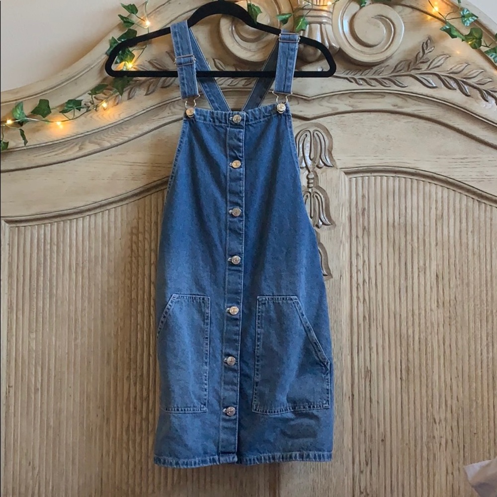 Cute overall skirt (never worn)